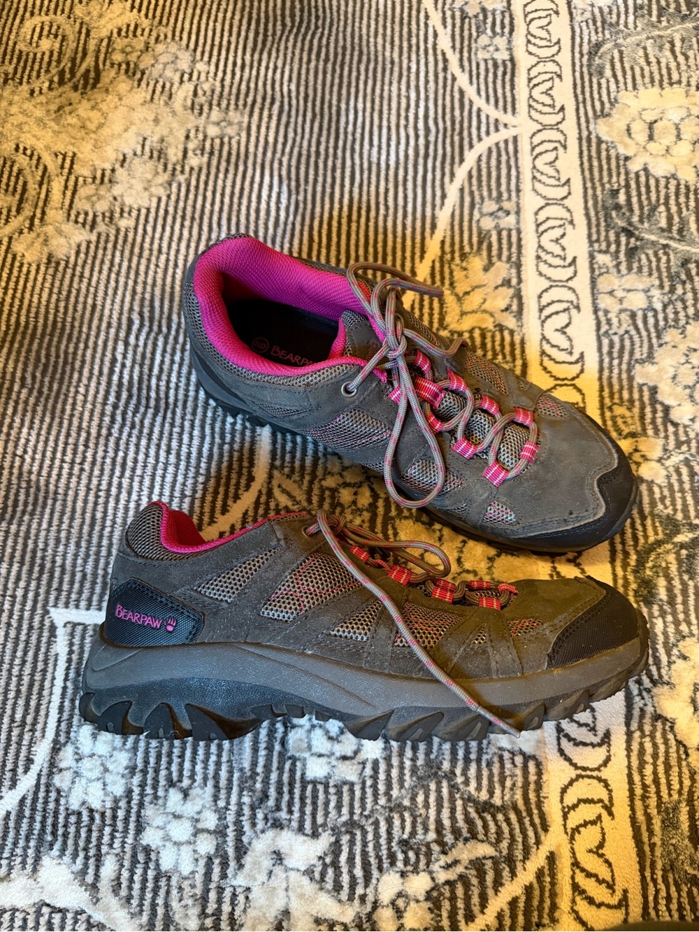 BEARPAW Olympus Women’s Size 9 Gray Pink Suede Hiking Trail Shoes